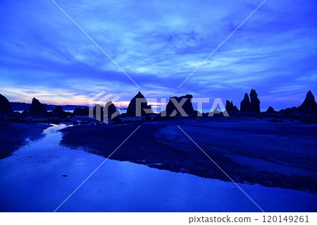Blue World - Hashigui Rock at Dawn 120149261