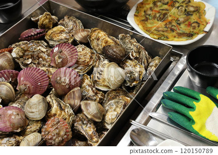 Korean Seafood Food. Steamed oysters and clams 120150789