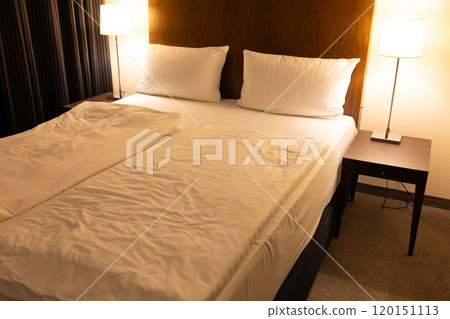 Hotel double bed 120151113