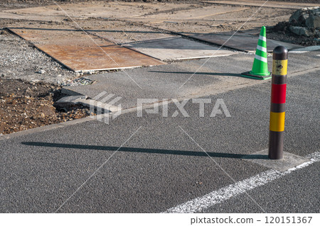 Steel plate at construction site - Ground curing 120151367