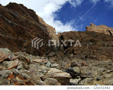 西藏西部，岡仁波齊朝聖路線，Chuk Gompa 附近的落基山 120151442