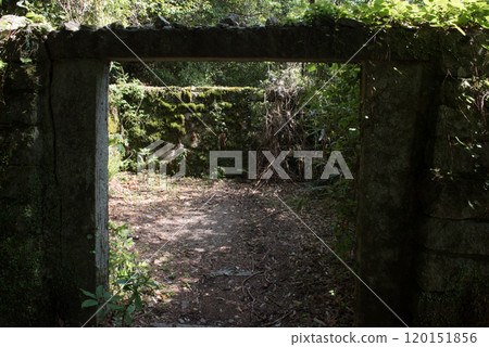 Ruins on the main hiking trail of Mt. Homan, where the inner sanctuary of Homangu Kamado Shrine is located in Dazaifu City, Fukuoka Prefecture Ruins on the main hiking trail of Mt. Homan, where the inner sanctuary of Homangu Kamado Shrine is located in Dazaifu City, Fukuoka Prefecture 120151856