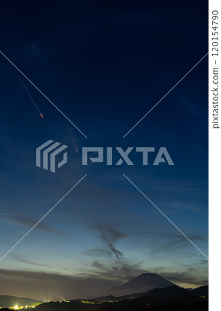 Shibakaneyama, Comet Atlas and Mount Fuji Shibakaneyama, Comet Atlas and Mount Fuji 120154790