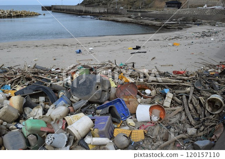 Coastal wreckage Environmental problems Garbage problems 120157110
