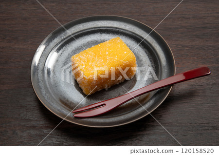 Castella, a specialty of Nagasaki 120158520