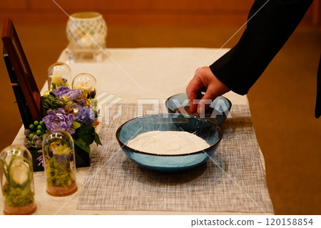 The mourner who burns incense The mourner who burns incense 120158854