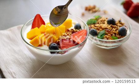 希臘優格和水果混合 希臘優格和水果混合 120159515
