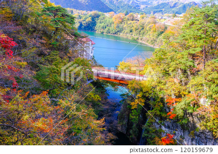 秋天的赤谷湖和駒形峽谷 120159679