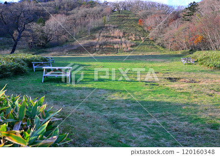 Gentle slope, autumn scenery, in front of Akagi Park Visitor Center Gentle slope, autumn scenery, in front of Akagi Park Visitor Center 120160348