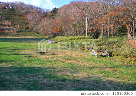 Gentle slope, autumn scenery, in front of Akagi Park Visitor Center Gentle slope, autumn scenery, in front of Akagi Park Visitor Center 120160360