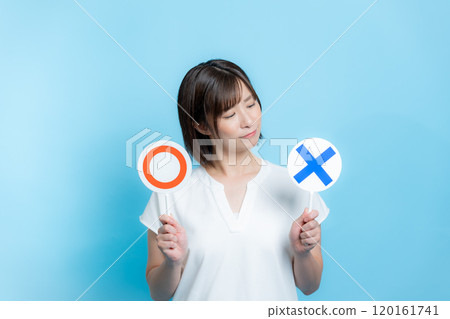 Woman holding a plate with a circle and an X 120161741