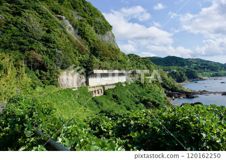 島根半島沿岸道路上搭建的棚屋 120162250