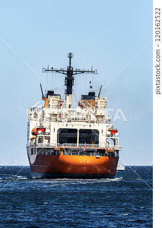 海上自衛隊破冰船白瀨號從海上自衛隊橫須賀基地出發 120162522