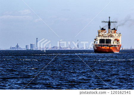 海上自衛隊破冰船白瀨號從海上自衛隊橫須賀基地出發 120162541
