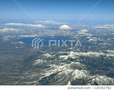 從飛機上俯瞰洞爺湖 120162782
