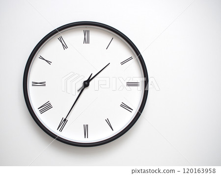 Clock Showing 13.35 or 01.35 with Roman Numerals. Simple Round Clock for Concepts of Time Management and Scheduling. 120163958