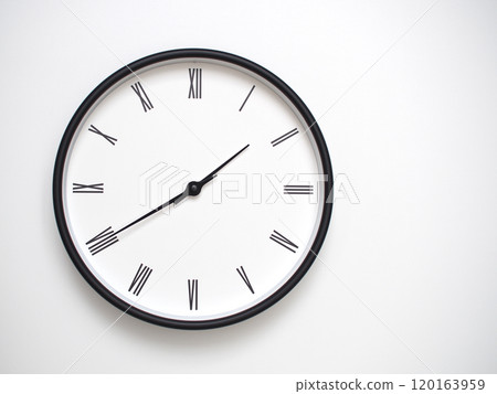 Clock Showing 13.40 or 01.40 with Roman Numerals. Simple Round Clock for Concepts of Time Management and Scheduling. 120163959