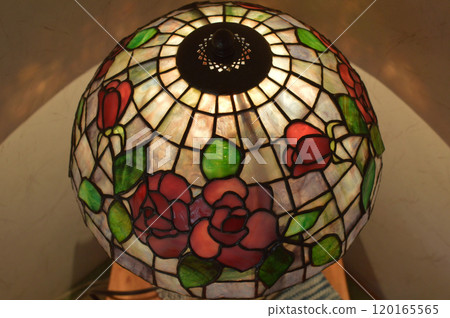 Stained glass lamp on table Stained glass lamp on table (rose pattern) Stained glass lamp on table Stained glass lamp on table (rose pattern) 120165565