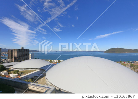 高松太陽港的香川穴吹競技場(香川縣立競技場)即將完工 高松太陽港的香川穴吹競技場(香川縣立競技場)即將完工 120165967