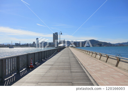 View of Anabuki Arena Kagawa (Kagawa Prefectural Arena), which is nearing completion at Sunport Takamatsu, from Tamamo Breakwater 120166003