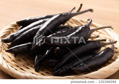 [Produced in Sagae City, Yamagata Prefecture] Purple pepper 120166094