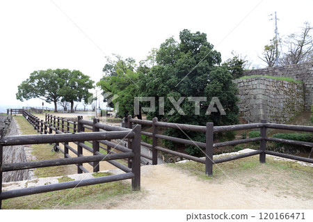 丸龜城三之丸東側懸石牆(香川縣丸龜市) 丸龜城三之丸東側懸石牆(香川縣丸龜市) 120166471