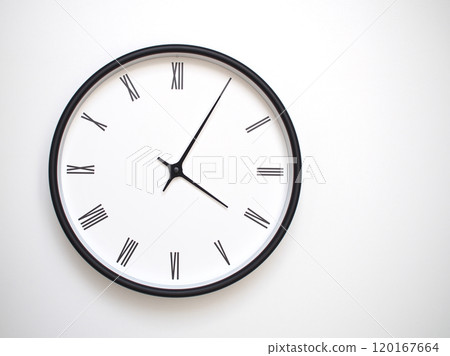Clock Showing 16.05 or 04.05 with Roman Numerals. Simple Round Clock for Concepts of Time Management and Scheduling. 120167664