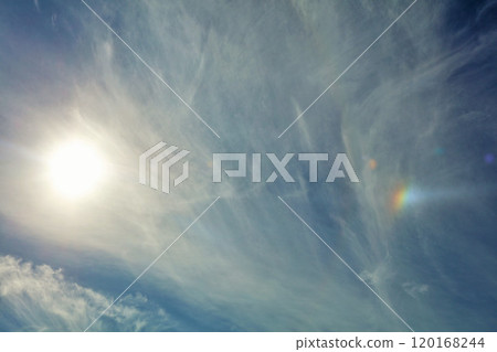 秋天的藍天、雲彩和陽光 秋天的藍天、雲彩和陽光 120168244