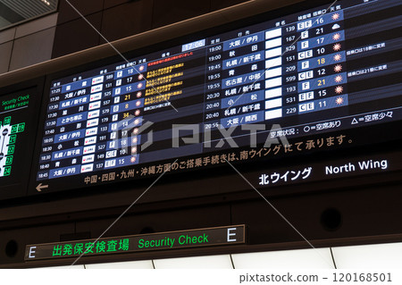 機場航班時刻表圖片 | 羽田機場第 1 航廈北翼 | 拍攝於 2024 年 11 月晚上 120168501