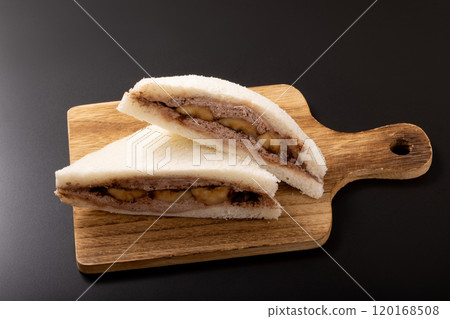 Chocolate banana sandwich (fruit sandwich) 120168508