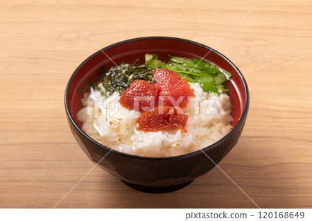 Dashi-chazuke with coho salmon roe (ginko) 120168649
