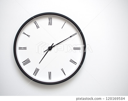 Clock Showing 19.10 or 07.10 with Roman Numerals. Simple Round Clock for Concepts of Time Management and Scheduling. Clock Showing 19.10 or 07.10 with Roman Numerals. Simple Round Clock for Concepts of Time Management and Scheduling. 120169584
