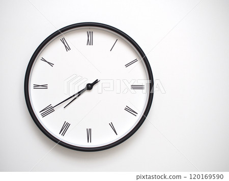 Clock Showing 19.40 or 07.40 with Roman Numerals. Simple Round Clock for Concepts of Time Management and Scheduling. 120169590
