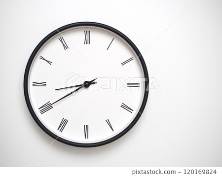 Clock Showing 20.40 or 08.40 with Roman Numerals. Simple Round Clock for Concepts of Time Management and Scheduling. Clock Showing 20.40 or 08.40 with Roman Numerals. Simple Round Clock for Concepts of Time Management and Scheduling. 120169824