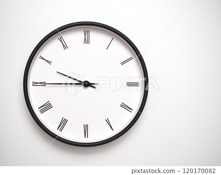 Clock Showing 21.45 or 09.45 with Roman Numerals. Simple Round Clock for Concepts of Time Management and Scheduling. 120170082