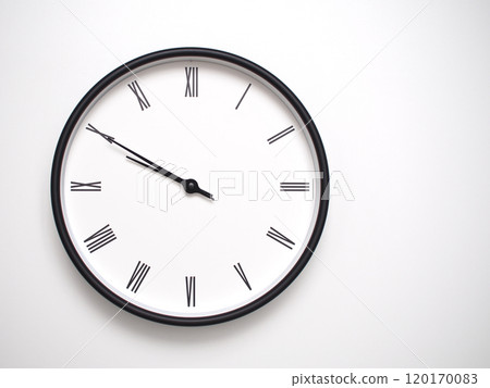 Clock Showing 21.50 or 09.50 with Roman Numerals. Simple Round Clock for Concepts of Time Management and Scheduling. 120170083