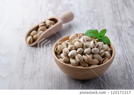 Nutritious Queen of Nuts Pistachio (shelled and roasted) Nutritious Queen of Nuts Pistachio (shelled and roasted) 120171317