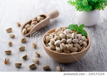 Nutritious Queen of Nuts Pistachio (shelled and roasted) Nutritious Queen of Nuts Pistachio (shelled and roasted) 120171324