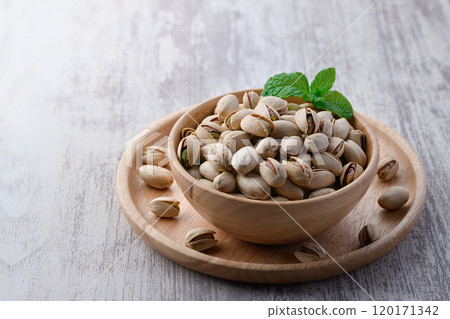 Nutritious Queen of Nuts Pistachio (shelled and roasted) Nutritious Queen of Nuts Pistachio (shelled and roasted) 120171342
