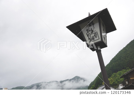 天宮瀨岸橋欄桿上安裝的安燈式路燈 120173346