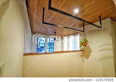 新建房屋，二樓走廊設有晾衣空間 120173984