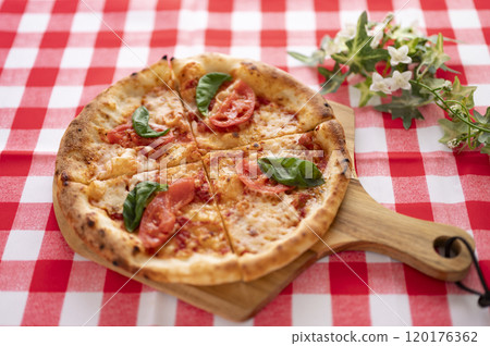 Margherita pizza Margherita pizza 120176362