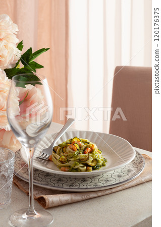 Tagliatelle with shrimps and zucchini 120176375