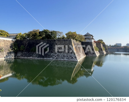 Osaka Castle Moat 120176834