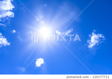 夏天的天空陽光與雲彩橫濱 120177711