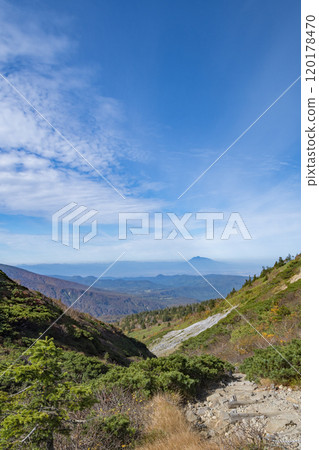 秋天的八甲田，從登山道看到的岩木山 120178470