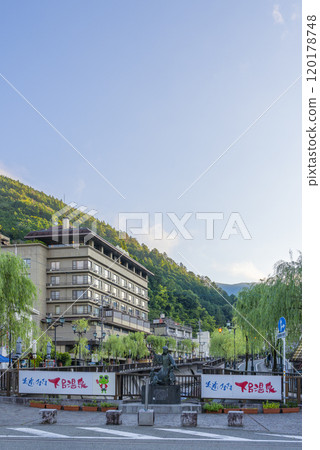 [Vertical photo] Gero Onsen 120178748
