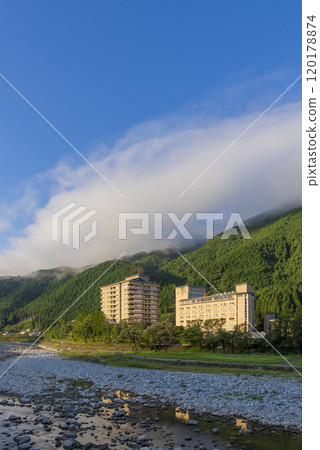 [Vertical photo] Gero Onsen Suimeikan 120178874