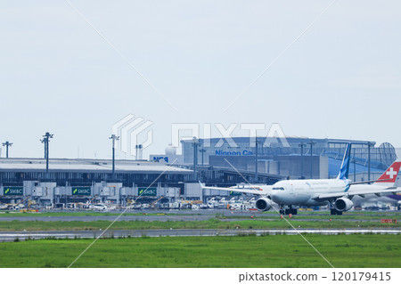 Runway and airliner 120179415