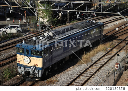 EF64-1053 locomotive undergoing shunting work at Takasaki Station in preparation for departure_2024/11/9 EF64-1053 locomotive undergoing shunting work at Takasaki Station in preparation for departure_2024/11/9 120180856